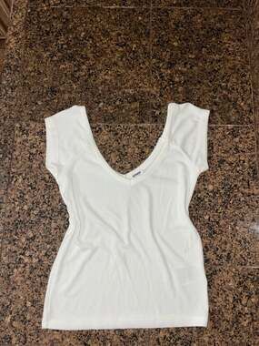 Cotton On rory v neck short sleeve tee in white